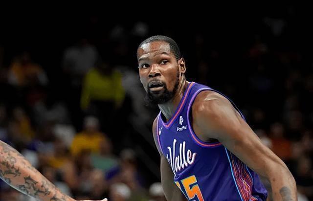 9game app-费德勒在切尔西比赛中战术调整，出色发挥引发热议！引发球迷热议-9game app